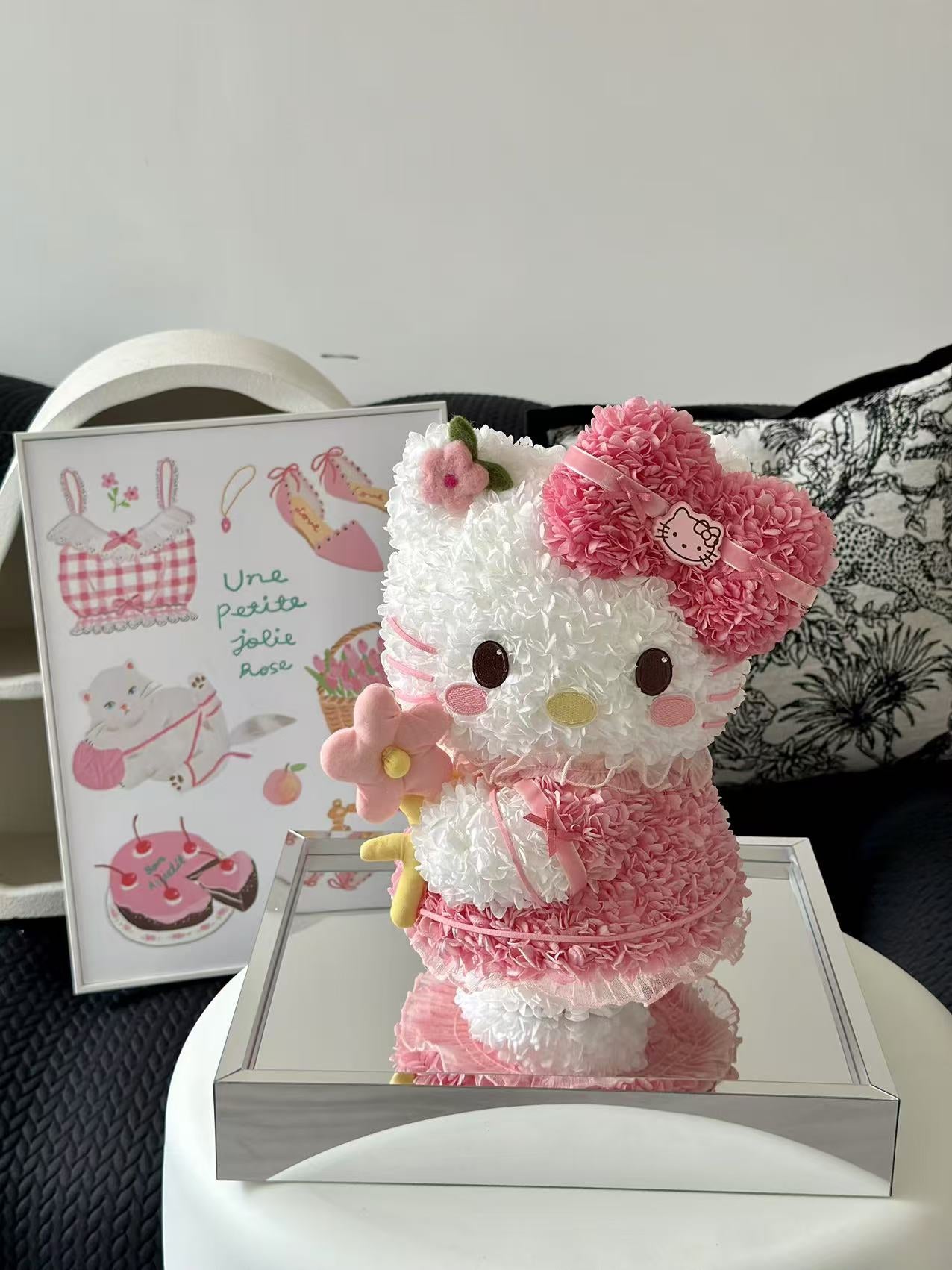 Hello Kitty Preserved Flowers Gift Box